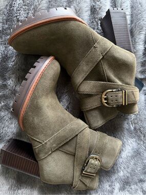 NWT Naturalizer suede heeled ankle boots